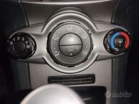 Usata Ford Fiesta 82 CV (60 kW) 2011 Grigio Utilitaria