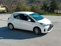 Usata Toyota Yaris Lounge 69 CV (50 kW) 2016 Bianco Berlina