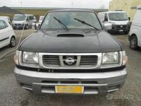 Usata Nissan Navara 103 CV (75 kW) 2001 Nero pastello Pick-up