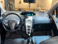 Usata Toyota Yaris 65 CV (47 kW) 2007 Grigio Utilitaria