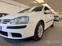 Usata VW Golf IV Comfortline 102 CV (75 kW) 2005 Bianco Berlina