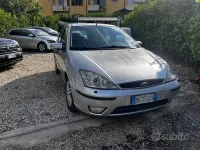 Usata Ford Focus Ghia 116 CV (85 kW) 2004 Grigio Berlina
