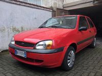 Usata Ford Fiesta 75 CV (55 kW) 2000 Rosso Utilitaria