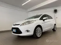 Usata Ford Fiesta 96 CV (70 kW) 2010 Bianco Berlina