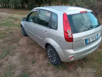 Usata Ford Fiesta 68 CV (50 kW) 2007 Bianco Utilitaria