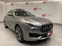 Usata Maserati Levante 275 CV (202 kW) 2017 Grigio SUV