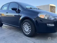 Usata Fiat Punto Lounge 95 CV (69 kW) 2016 Bluazzurro Utilitaria