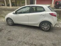 Usata Mazda 2 75 CV (55 kW) 2010 Bianco Utilitaria