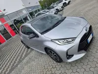 Usata Toyota Yaris Hybrid Lounge 92 CV (67 kW) 2022 Silver met Berlina