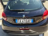 Usata Peugeot 208 82 CV (60 kW) 2015 Nero Utilitaria