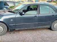 Usata Mercedes E220 143 CV (105 kW) 2000 Berlina