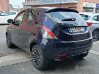 Usata Lancia Ypsilon 69 CV (50 kW) 2021 Blu Utilitaria