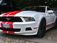 Usata Ford Mustang 210 CV (154 kW) 2009 Bianco Coupé
