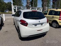Usata Peugeot 208 GT-line 110 CV (80 kW) 2015 Bianco Utilitaria