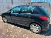 Usata Peugeot 206 68 CV (50 kW) 2008 Nero Berlina
