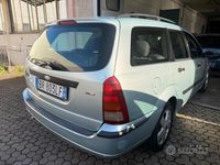Usata Ford Focus Zetec 100 CV (73 kW) 2004 Grigio Station wagon