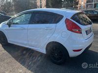 Usata Ford Fiesta Titanium 92 CV (67 kW) 2010 Bianco Berlina