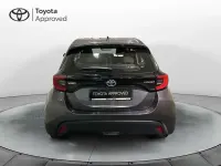 Usata Toyota Yaris Hybrid Comfort 116 CV (85 kW) 2021 Grigio Berlina
