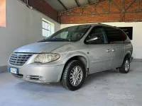 Usata Chrysler Voyager 150 CV (110 kW) 2006 Grigio Monovolume