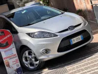 Usata Ford Fiesta Titanium 70 CV (51 kW) 2012 Grigio Berlina
