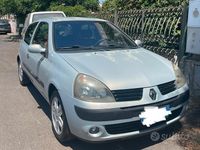 Usata Renault Clio II 75 CV (55 kW) 2004 Grigio Utilitaria