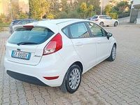 Usata Ford Fiesta Titanium 75 CV (55 kW) 2014 Bianco Utilitaria