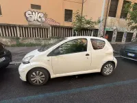 Usado Toyota Aygo 68 HP (50 kW) 2011 Branco Citadino