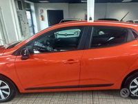 Usata Renault Clio V Equilibre 65 CV (47 kW) 2023 Arancione Berlina