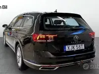 Usata VW Passat 150 CV (110 kW) 2023 Grigio Station wagon