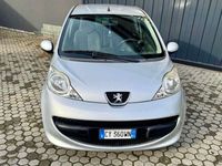 Usata Peugeot 107 68 CV (50 kW) 2005 Argento Utilitaria