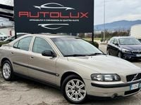 Usata Volvo S60 163 CV (119 kW) 2003 Oro Berlina