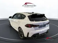 Nuova BMW M135 M Sport 300 CV (220 kW) 2025 Alpin white patello Utilitaria