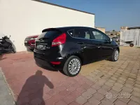 Usata Ford Fiesta 82 CV (60 kW) 2009 Nero Utilitaria