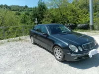 Usata Mercedes E220 Classic 150 CV (110 kW) 2002 Berlina