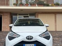 Usata Toyota Aygo Cool 72 CV (52 kW) 2019 Bianco Utilitaria