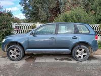 Usata VW Touareg 175 CV (128 kW) 2004 Grigio SUV