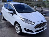 Usata Ford Fiesta 101 CV (74 kW) 2016 Bianco Berlina