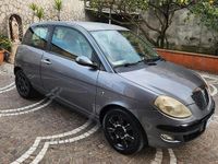 Usata Lancia Ypsilon 70 CV (51 kW) 2004 Grigio Utilitaria