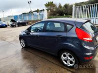 Usata Ford Fiesta 70 CV (51 kW) 2012 Grigio Utilitaria