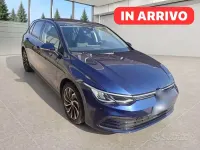 Usata VW Golf VIII Life 131 CV (96 kW) 2022 Blu Berlina