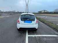 Usata Lancia Ypsilon 69 CV (50 kW) 2016 Bianco Utilitaria