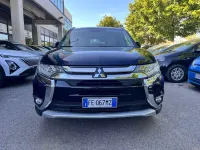 Usata Mitsubishi Outlander Instyle 150 CV (110 kW) 2016 Blu SUV
