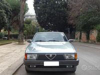 Usata Alfa Romeo 75 120 CV (88 kW) 1988 Grigio Berlina