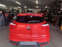 Usata Kia Rio 85 CV (62 kW) 2011 Rosso Berlina