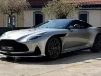 Nuova Aston Martin DB12 680 CV (500 kW) 2026 Ultramarine black Coupé