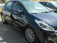 Usata Peugeot 208 Active 82 CV (60 kW) 2017 Bluazzurro Utilitaria