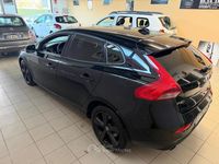 Usata Volvo V40 120 CV (88 kW) 2015 Nero Berlina