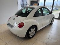 Usata VW New Beetle 90 CV (66 kW) 1999 Bianco Utilitaria