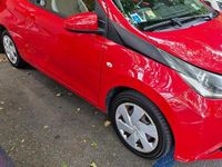 Usata Toyota Aygo 69 CV (50 kW) 2015 Rosso Utilitaria