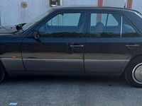Usata Mercedes E250 126 CV (92 kW) 1992 Nero Berlina